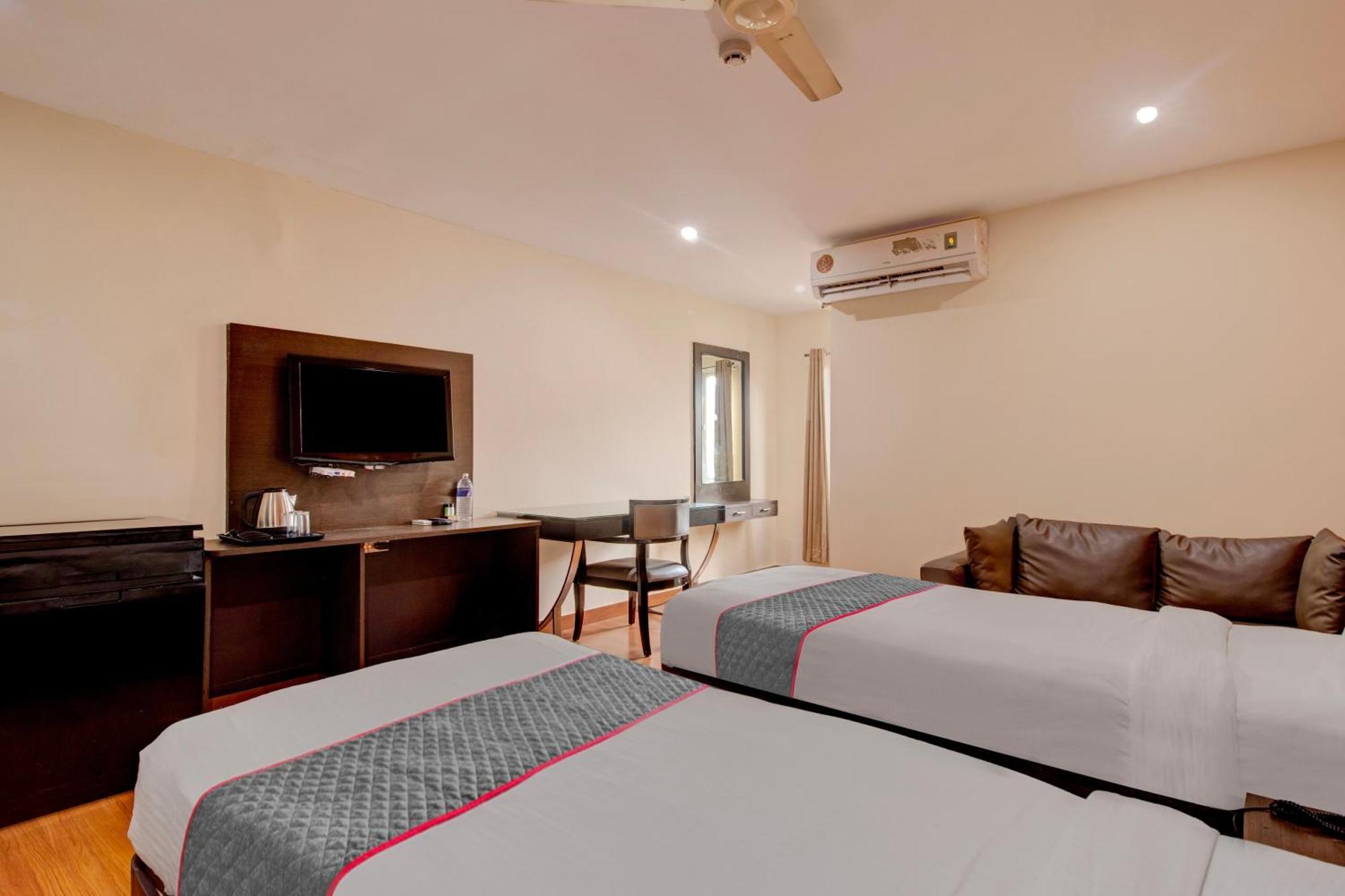 Udayee International Hotel Tirupati Exteriör bild