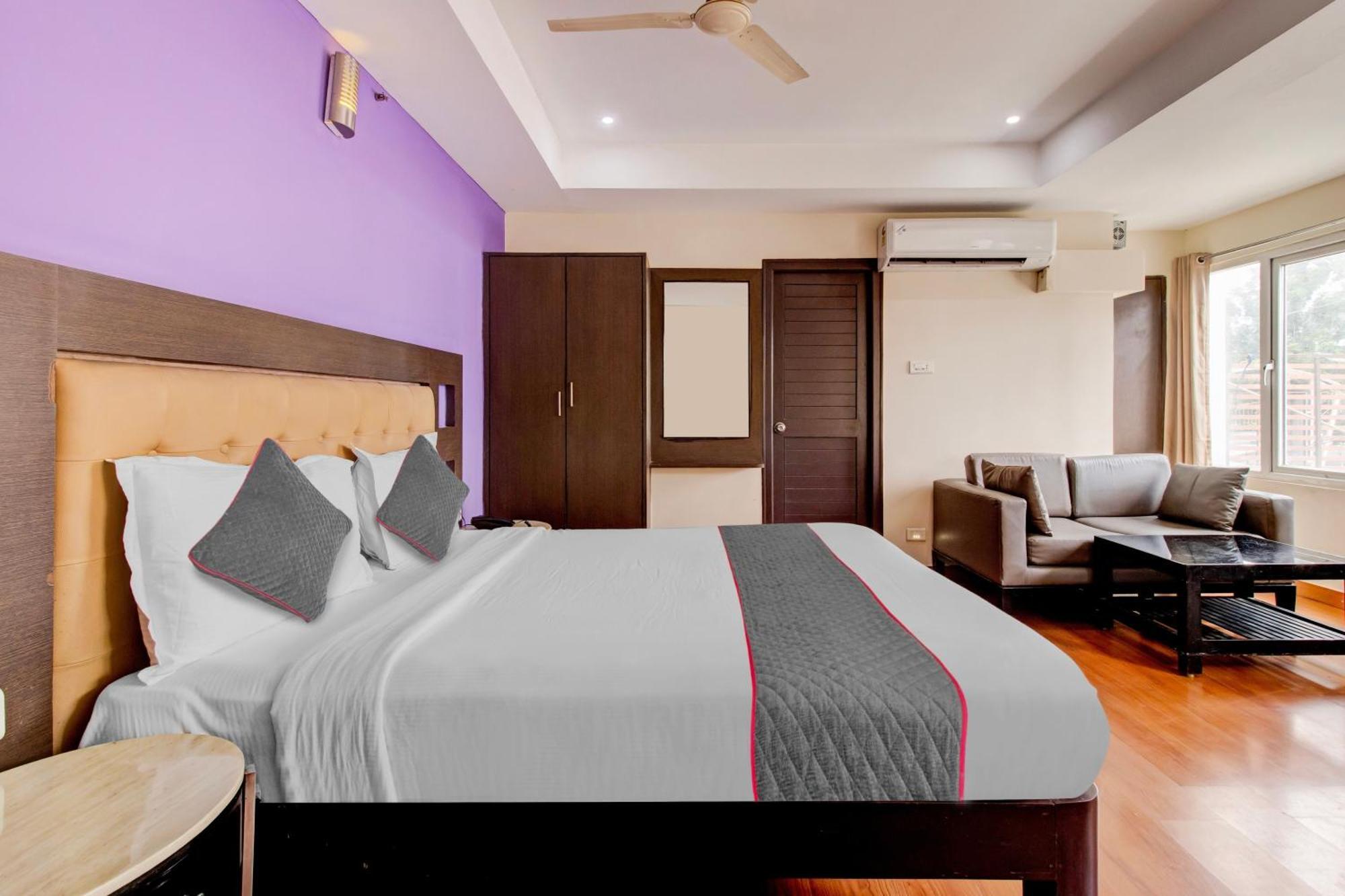 Udayee International Hotel Tirupati Exteriör bild