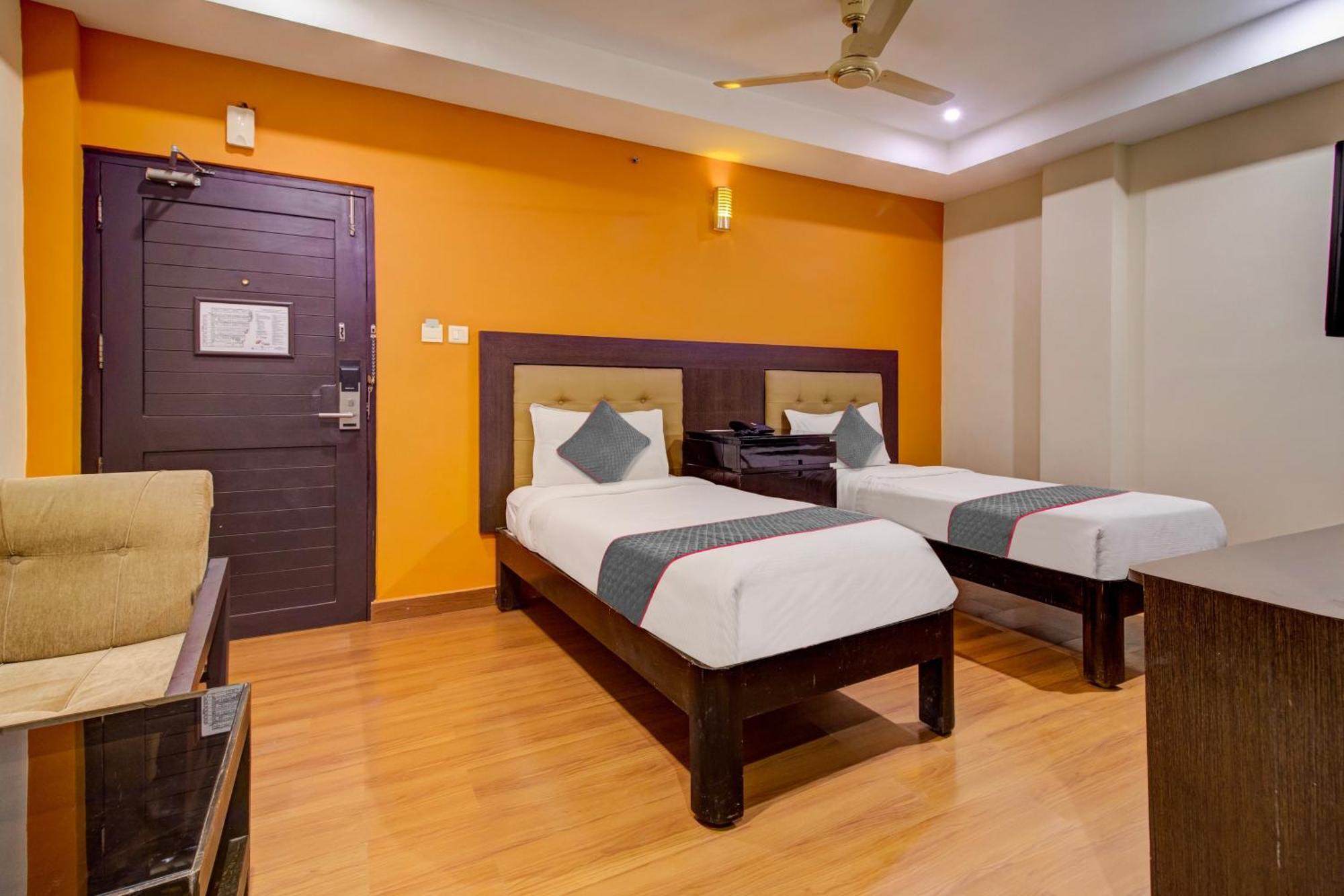 Udayee International Hotel Tirupati Exteriör bild