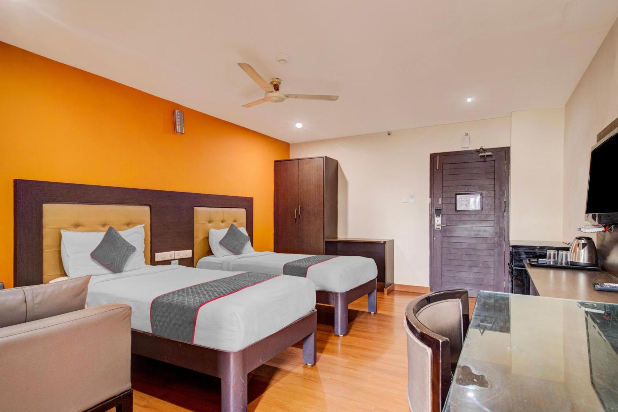 Udayee International Hotel Tirupati Exteriör bild