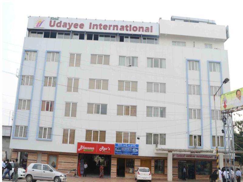 Udayee International Hotel Tirupati Exteriör bild