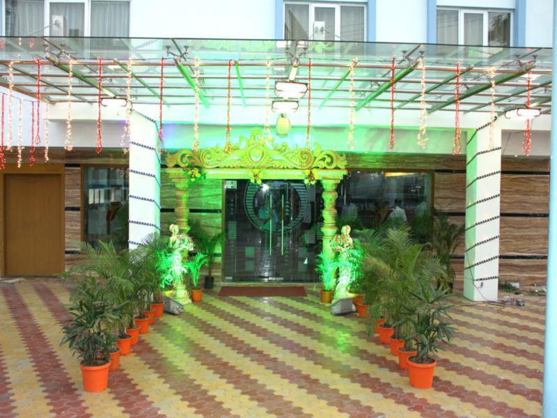 Udayee International Hotel Tirupati Exteriör bild